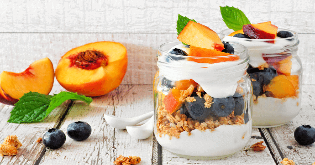 camping breakfast mason jar parfaits