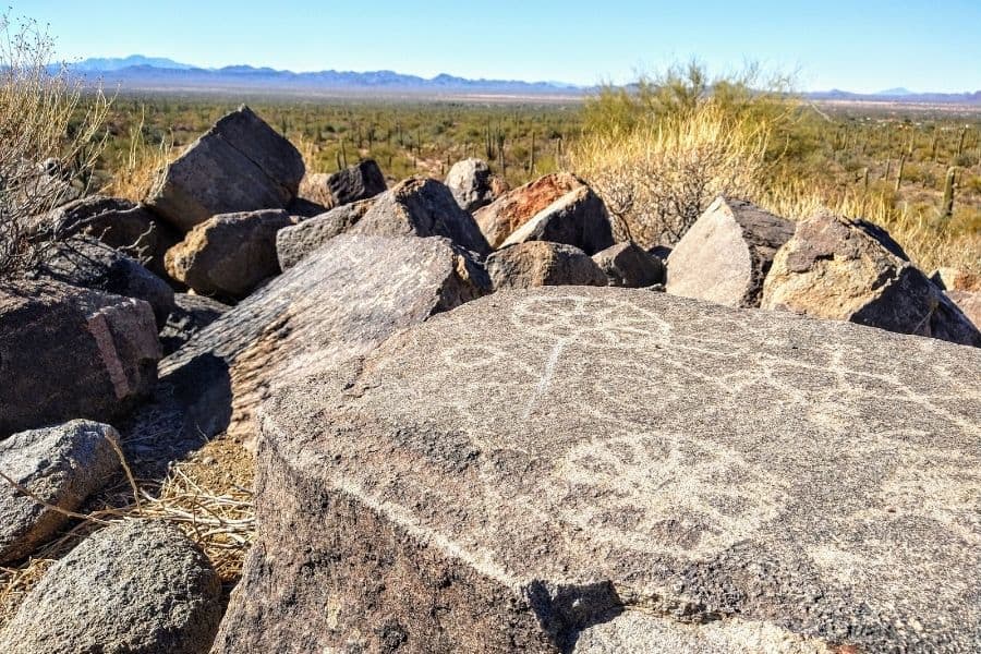 Discovering new Things hiking - petroglyph