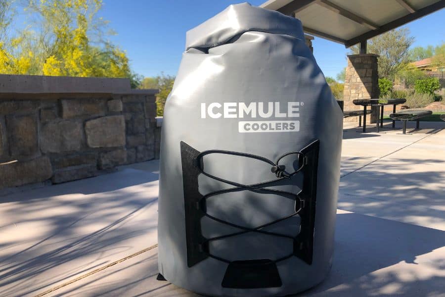 Brand new Yeti Hopper 12 sweating / condensation on body - is this normal  or is this one defective? : r/YetiCoolers