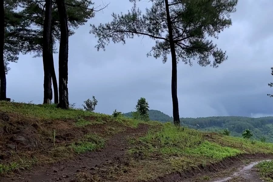 avoid exposure during camping in a thunderstorm