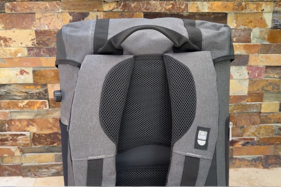 ICEMULE Urbano features comfortable padded straps and a nice padded back panel